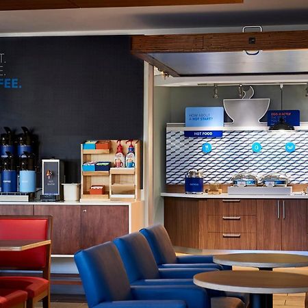 Holiday Inn Express & Suites - Madison West - Middleton By Ihg Exteriör bild