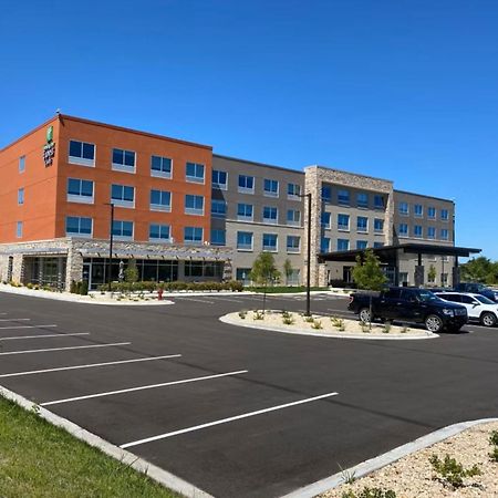 Holiday Inn Express & Suites - Madison West - Middleton By Ihg Exteriör bild