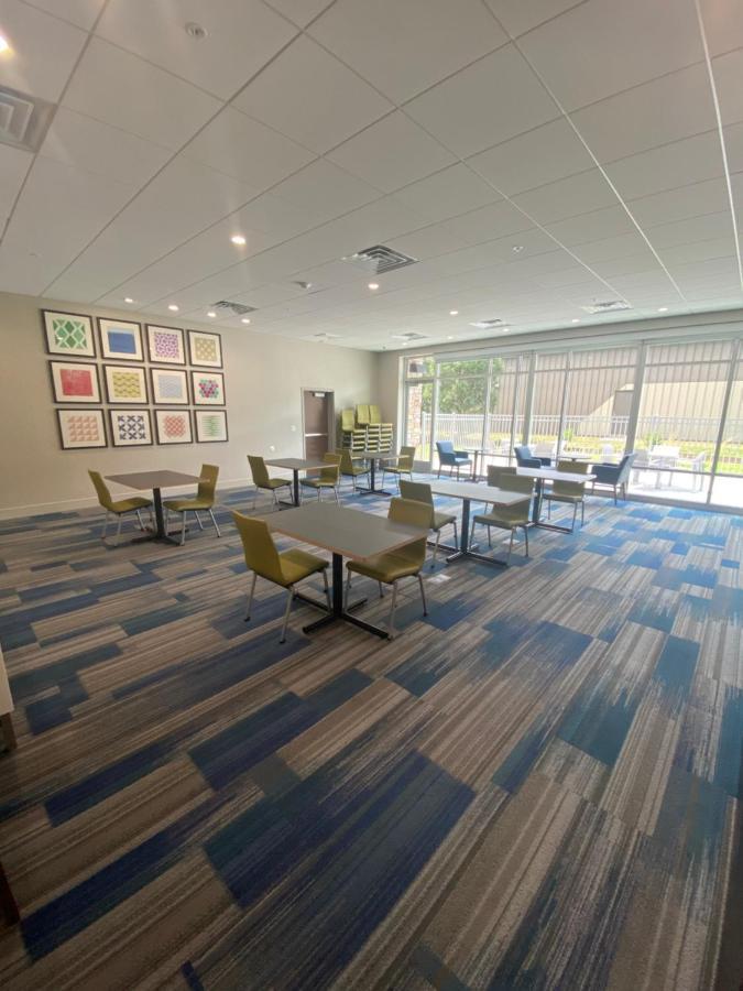 Holiday Inn Express & Suites - Madison West - Middleton By Ihg Exteriör bild