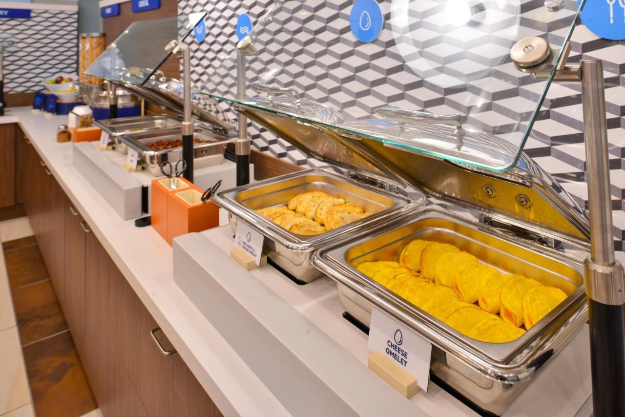 Holiday Inn Express & Suites - Madison West - Middleton By Ihg Exteriör bild
