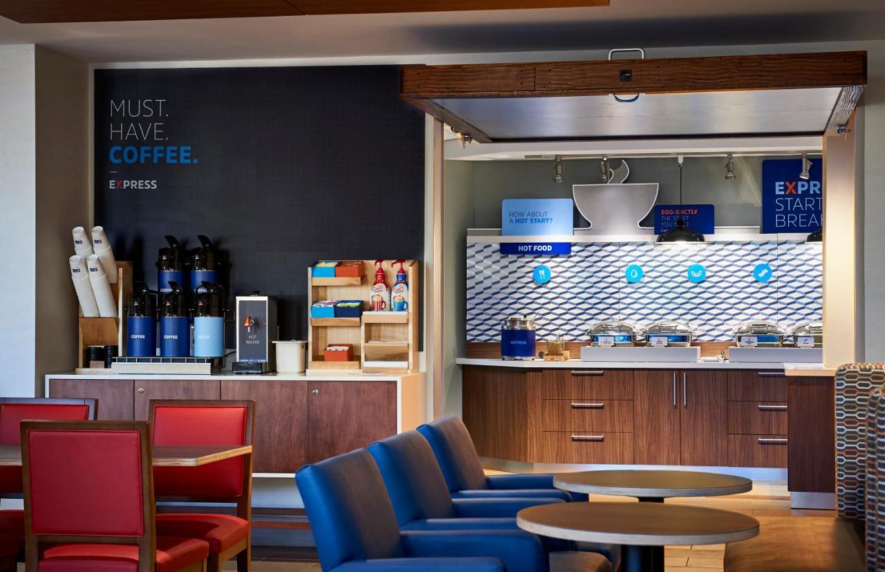 Holiday Inn Express & Suites - Madison West - Middleton By Ihg Exteriör bild