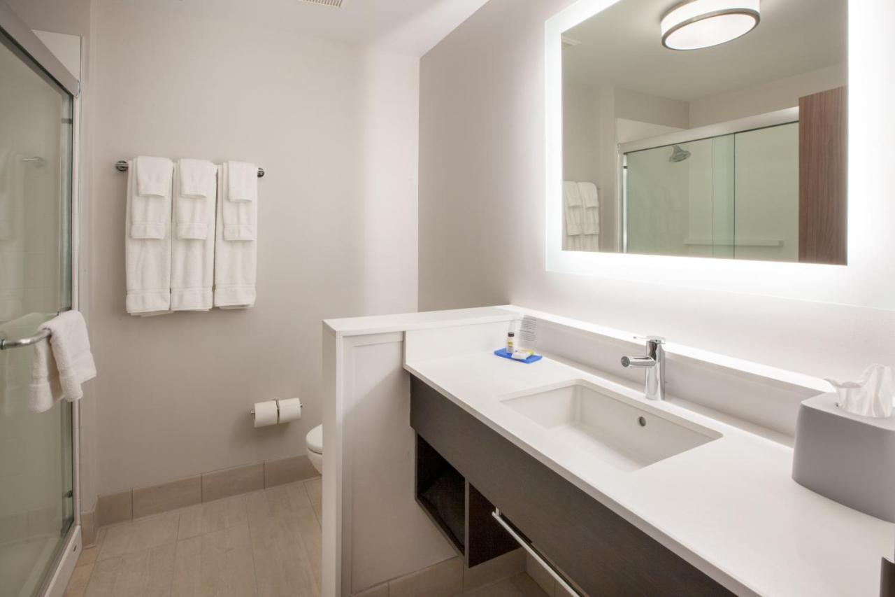 Holiday Inn Express & Suites - Madison West - Middleton By Ihg Exteriör bild