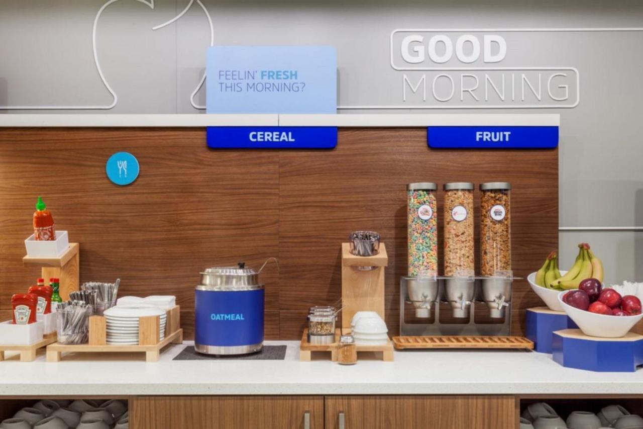 Holiday Inn Express & Suites - Madison West - Middleton By Ihg Exteriör bild