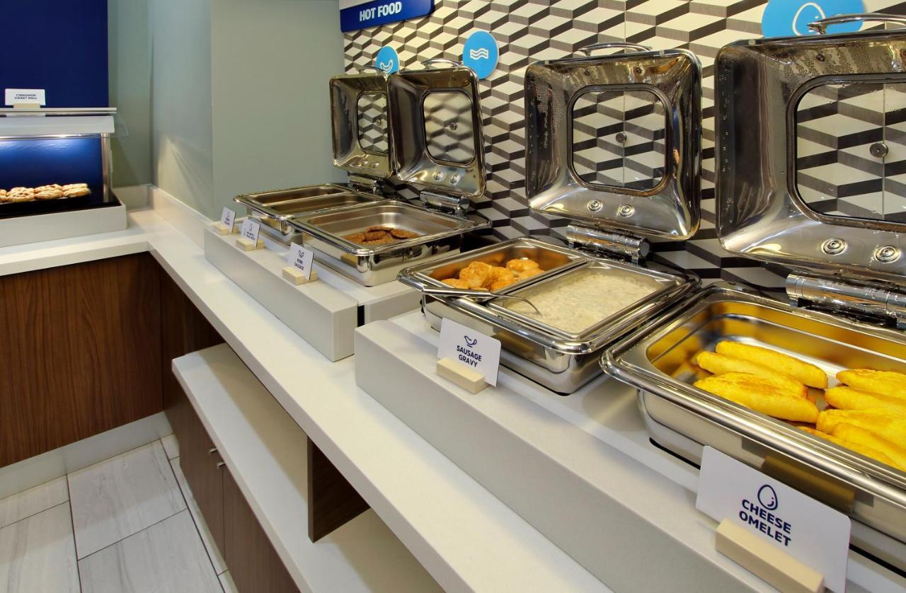 Holiday Inn Express & Suites - Madison West - Middleton By Ihg Exteriör bild