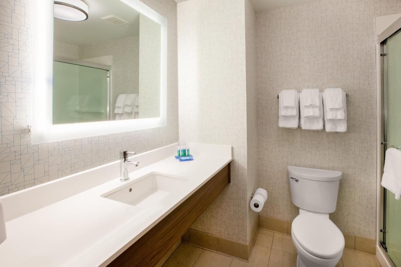 Holiday Inn Express & Suites - Madison West - Middleton By Ihg Exteriör bild