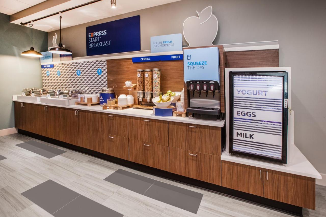 Holiday Inn Express & Suites - Madison West - Middleton By Ihg Exteriör bild