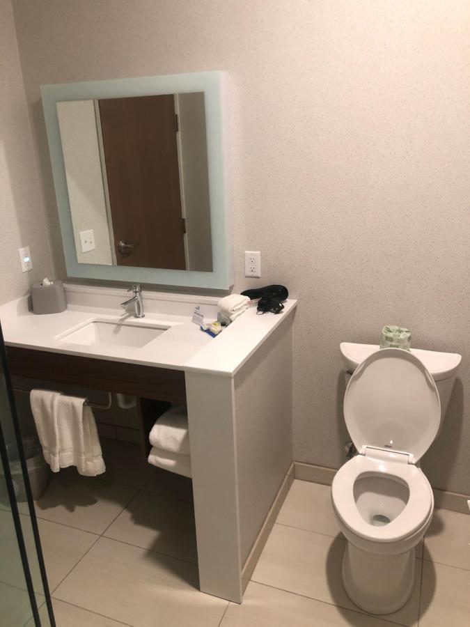 Holiday Inn Express & Suites - Madison West - Middleton By Ihg Exteriör bild