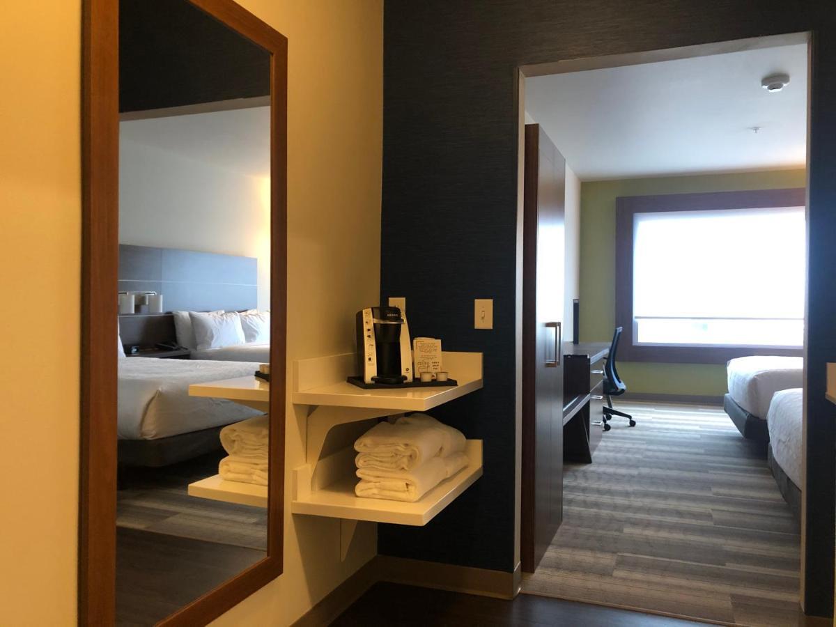 Holiday Inn Express & Suites - Madison West - Middleton By Ihg Exteriör bild