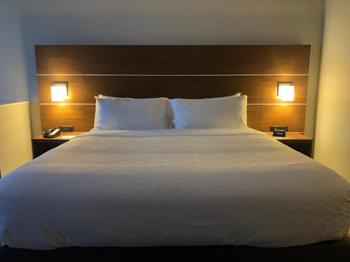 Holiday Inn Express & Suites - Madison West - Middleton By Ihg Exteriör bild
