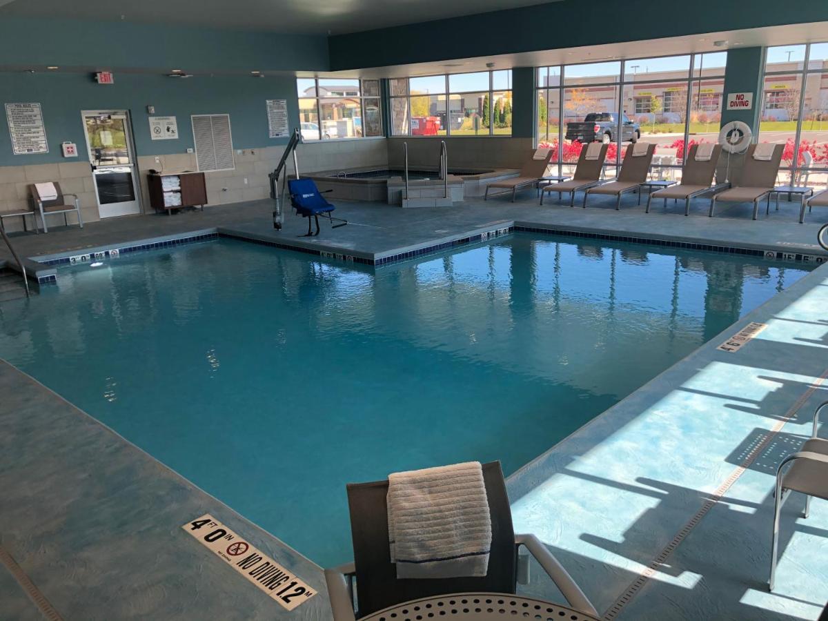 Holiday Inn Express & Suites - Madison West - Middleton By Ihg Exteriör bild