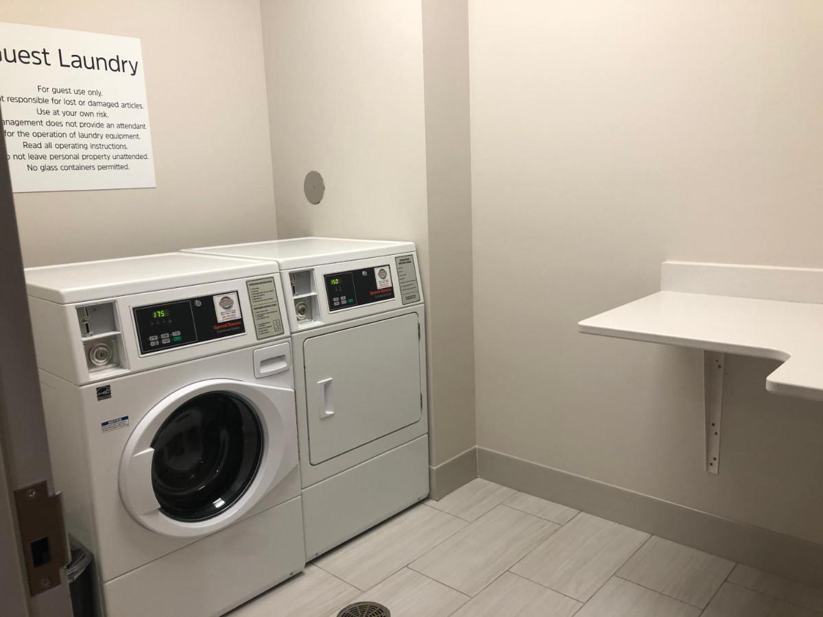 Holiday Inn Express & Suites - Madison West - Middleton By Ihg Exteriör bild