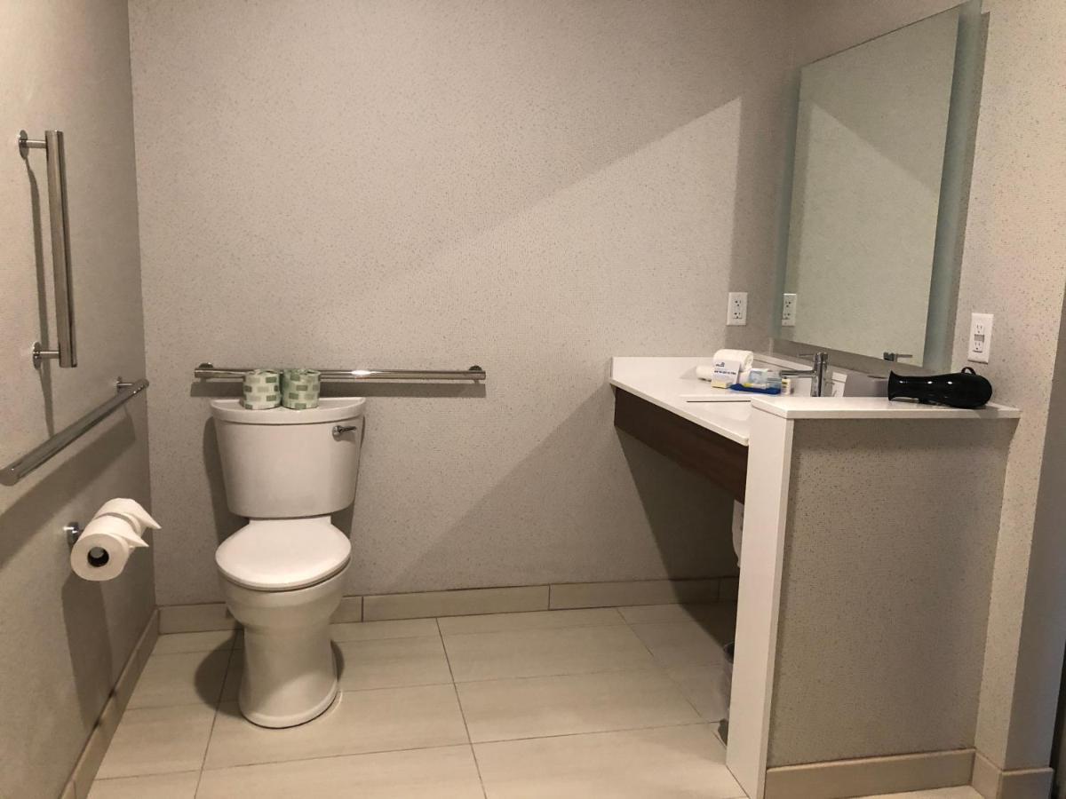 Holiday Inn Express & Suites - Madison West - Middleton By Ihg Exteriör bild