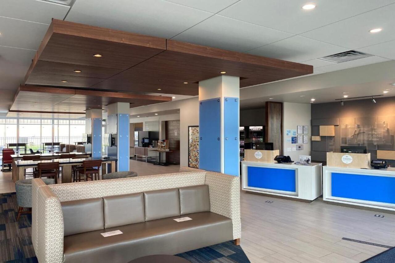 Holiday Inn Express & Suites - Madison West - Middleton By Ihg Exteriör bild