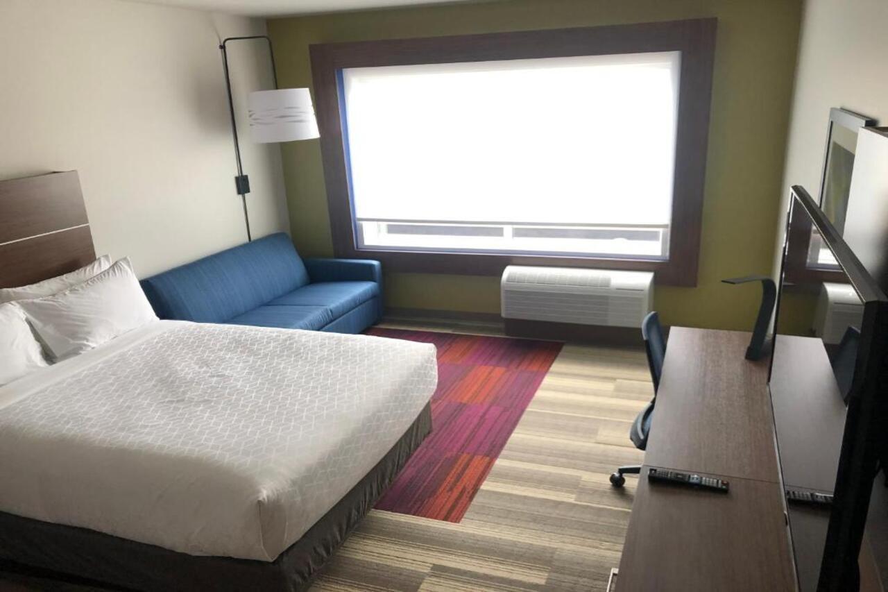 Holiday Inn Express & Suites - Madison West - Middleton By Ihg Exteriör bild