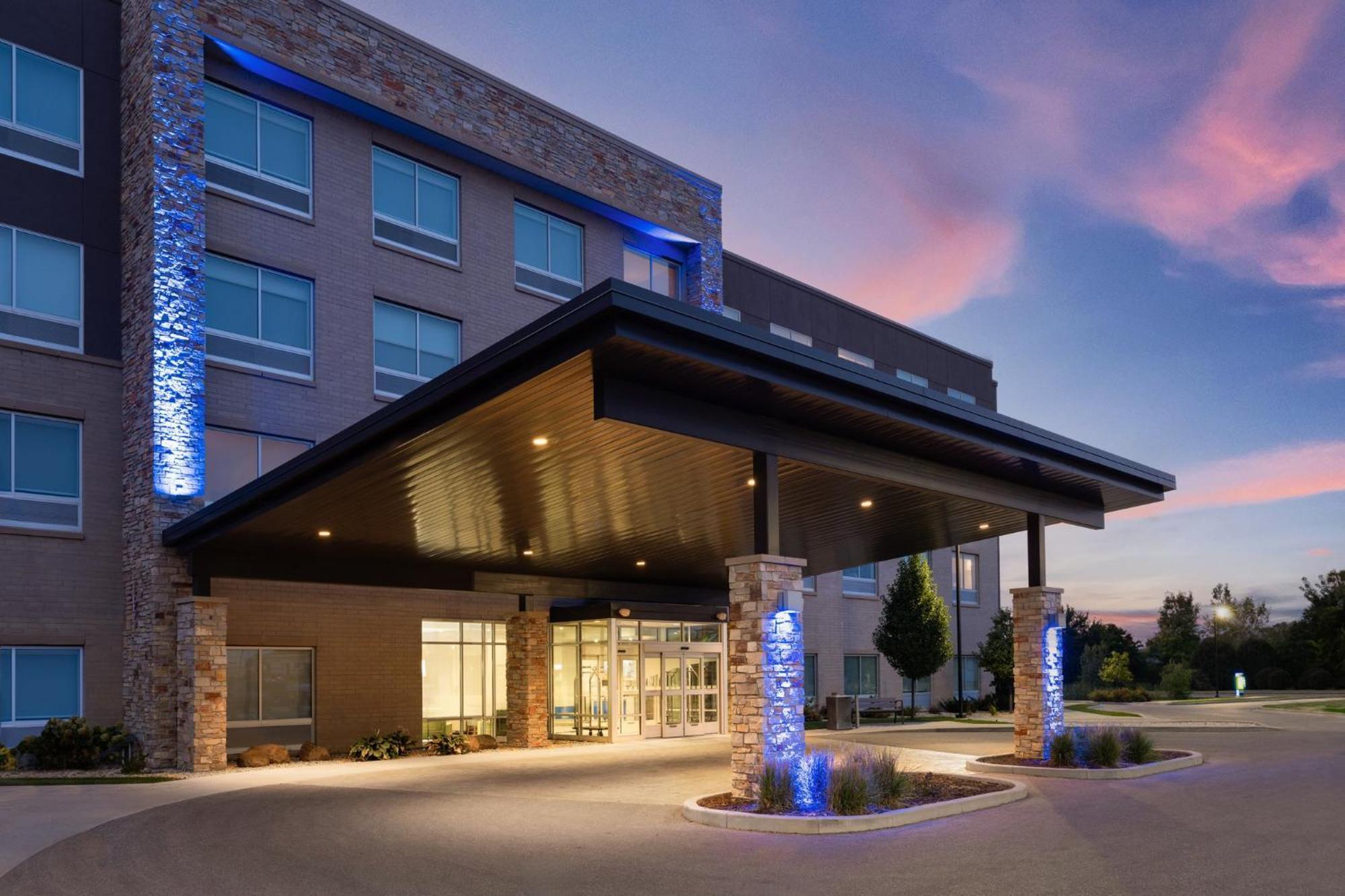 Holiday Inn Express & Suites - Madison West - Middleton By Ihg Exteriör bild