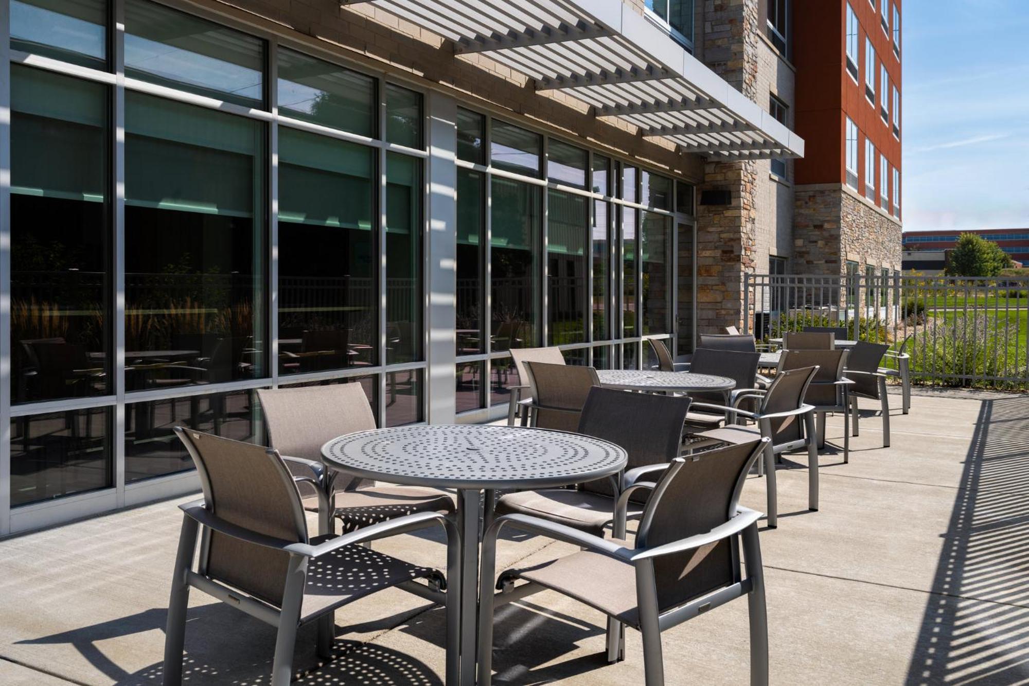 Holiday Inn Express & Suites - Madison West - Middleton By Ihg Exteriör bild