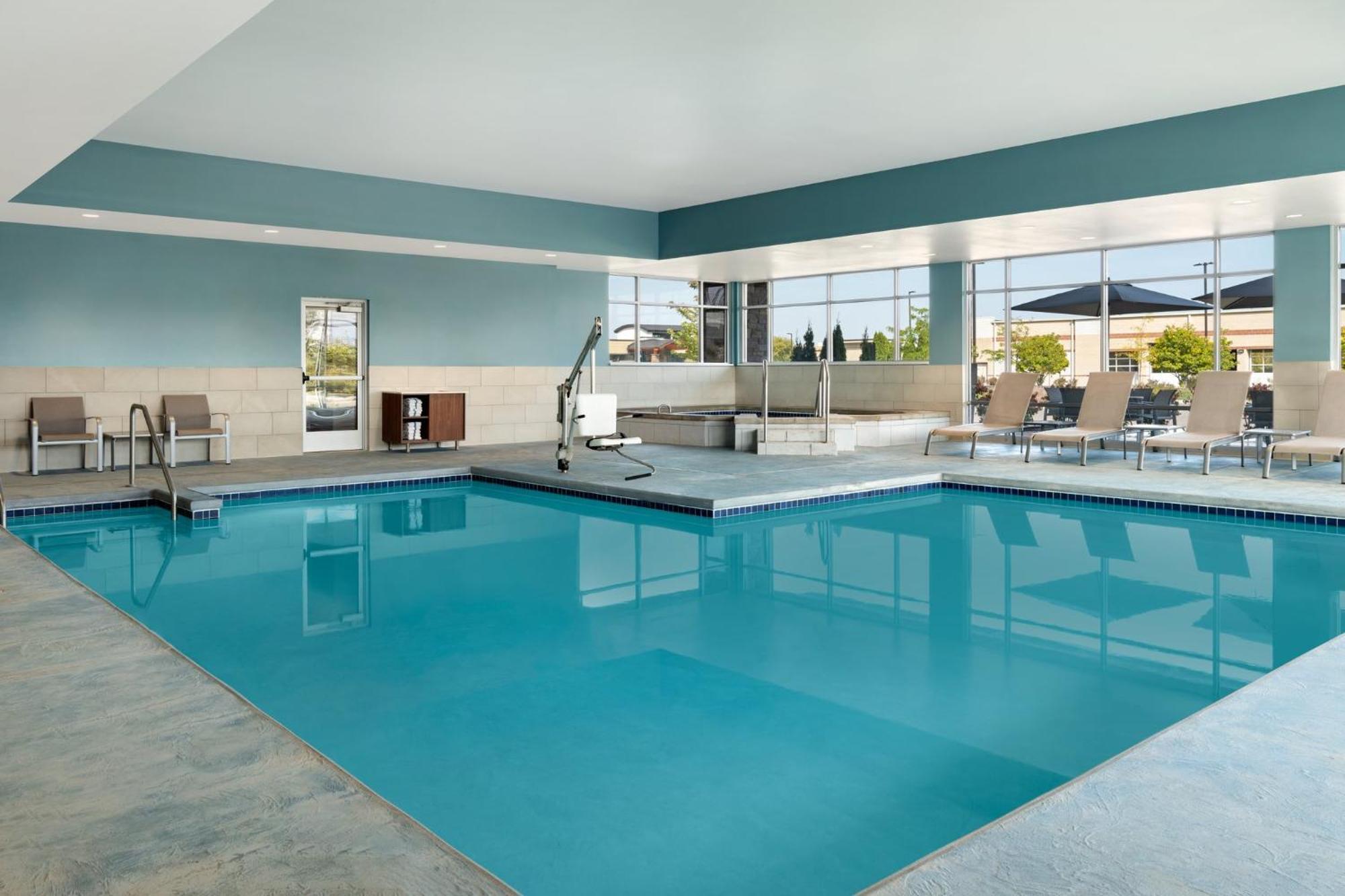 Holiday Inn Express & Suites - Madison West - Middleton By Ihg Exteriör bild